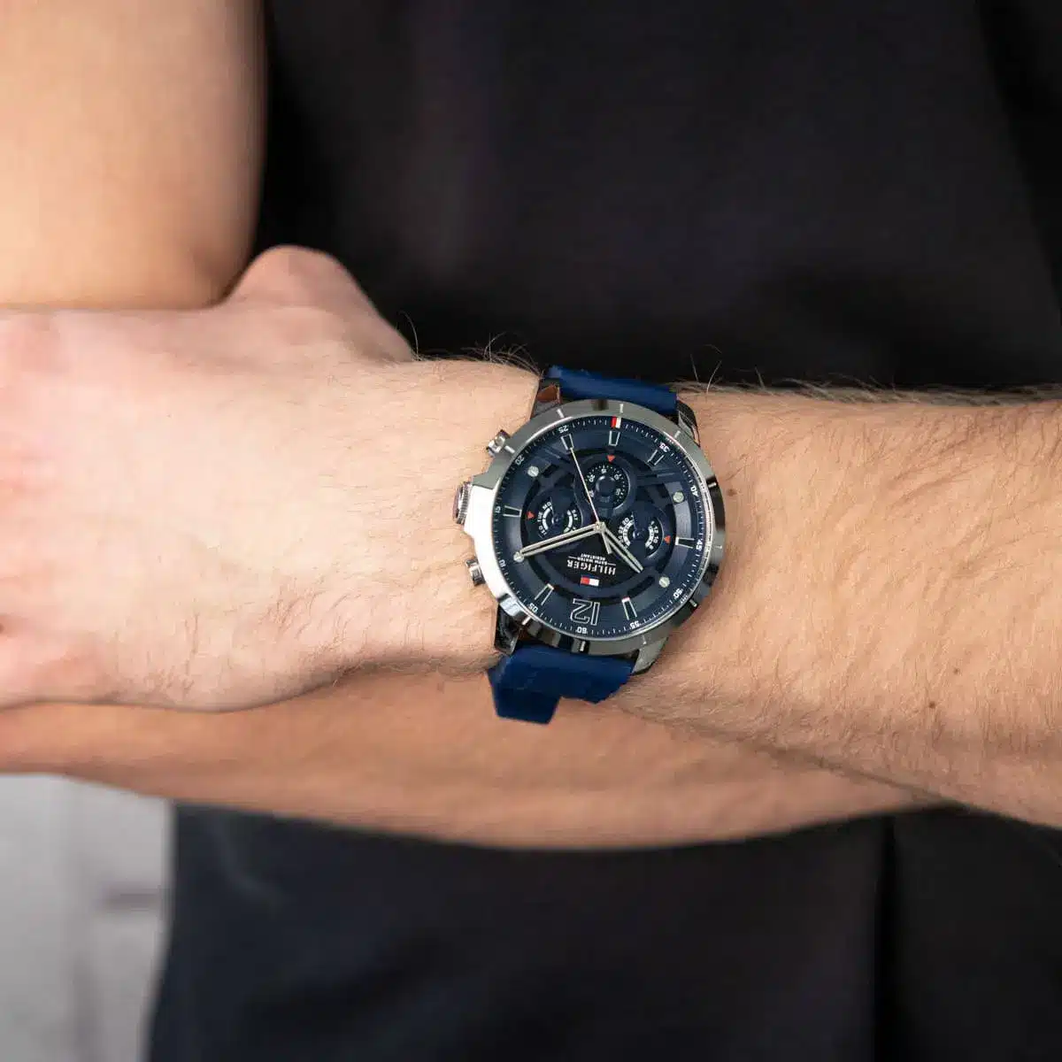 1710489-tommy-hilfiger-watch-men-blue-dial-rubber-strap-quartz-analog-chronograph-5atm-water-resistant-luca_5.webp