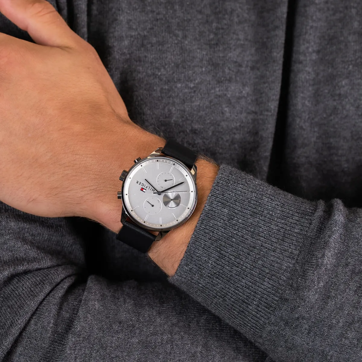 1791489-tommy-hilfiger-watch-men-white-dial-leather-black-strap-quartz-battery-analog-chase_7.webp