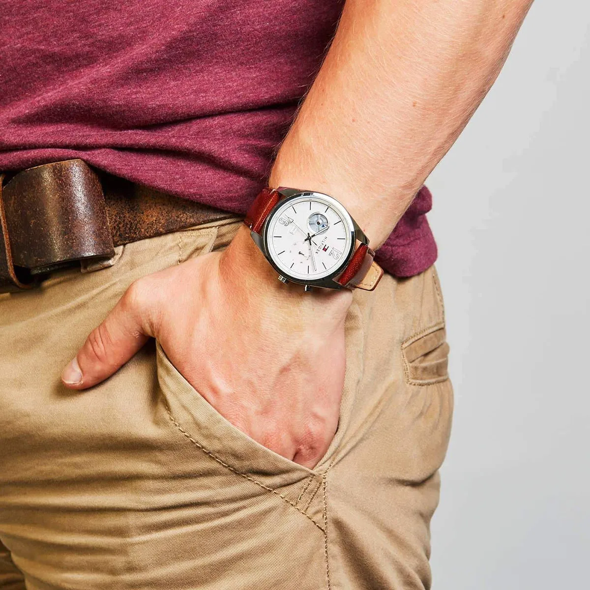 1791550-tommy-hilfiger-watch-1985-men-silver-dial-leather-brown-strap-quartz-battery-analog-three-hand-deacan_9.webp