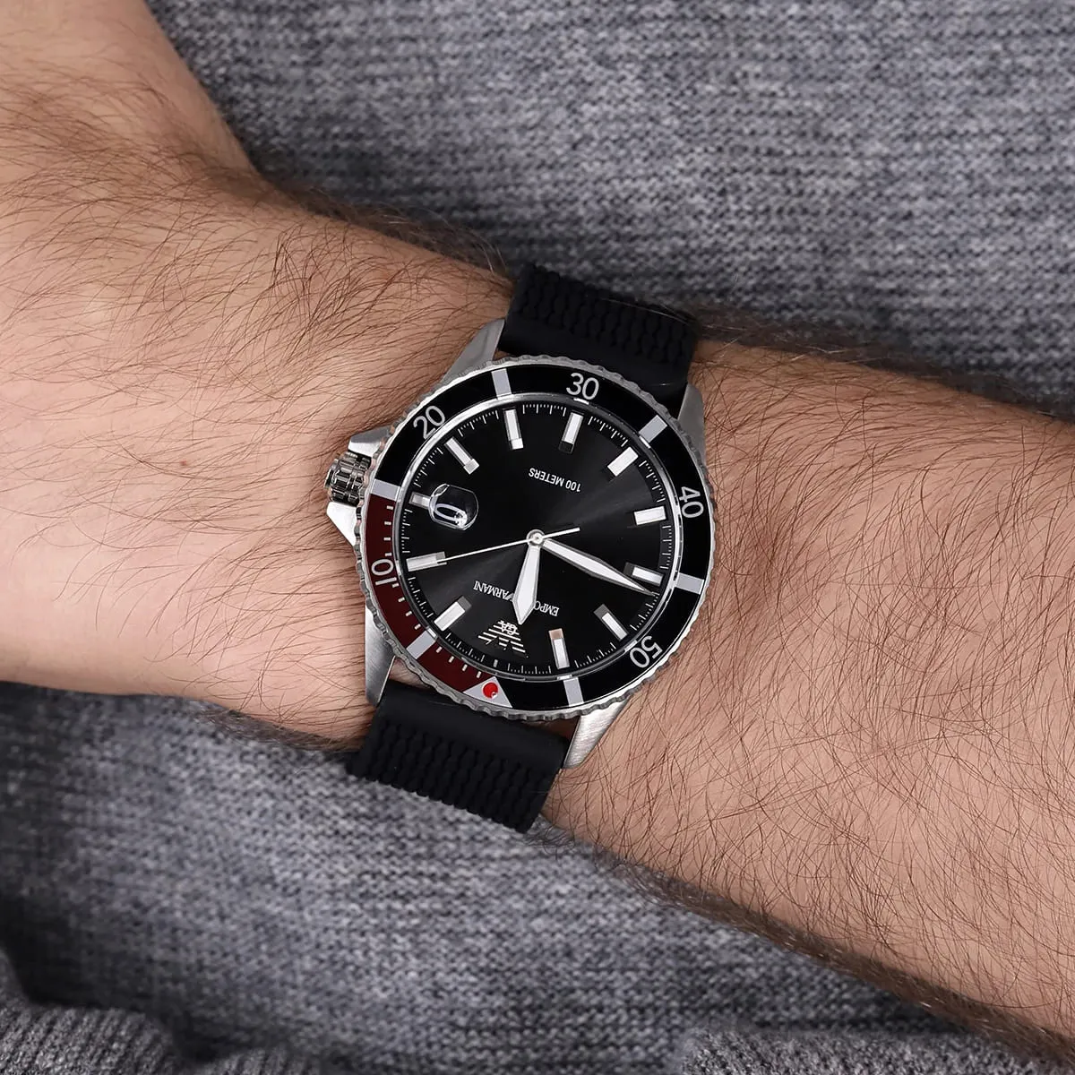 ar11341-emporio-armani-watch-100-meters-men-black-dial-rubber-strap-quartz-battery-analog-diver_18.webp