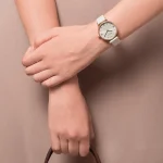 ar1769-emporio-armani-watch-women-beige-dial-leather-strap-quartz-battery-analog-gianni-t-bar.webp