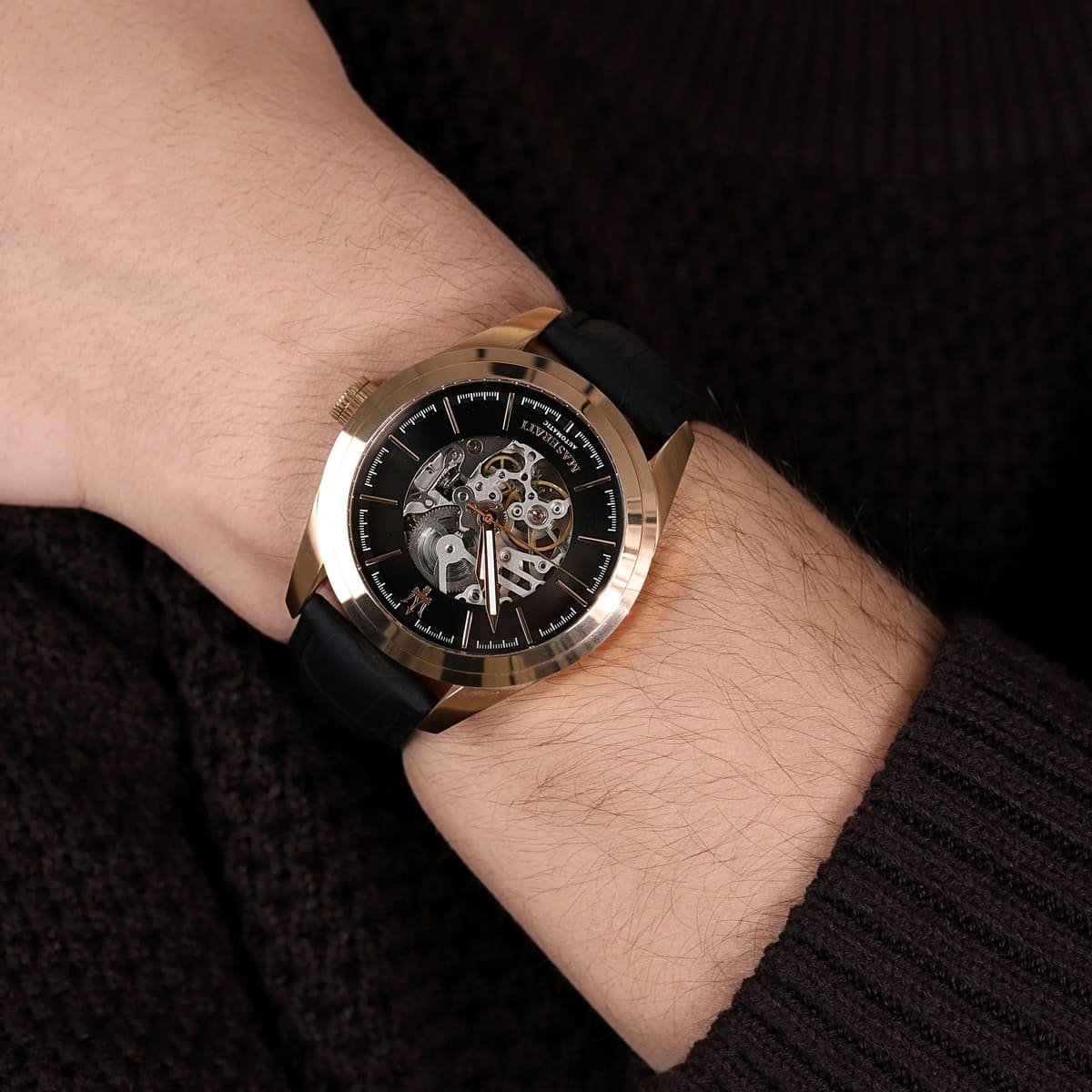 r8821112001-maserati-watch-men-black-dial-leather-strap-automatic-analog-three-hand-traguardo_3.jpg