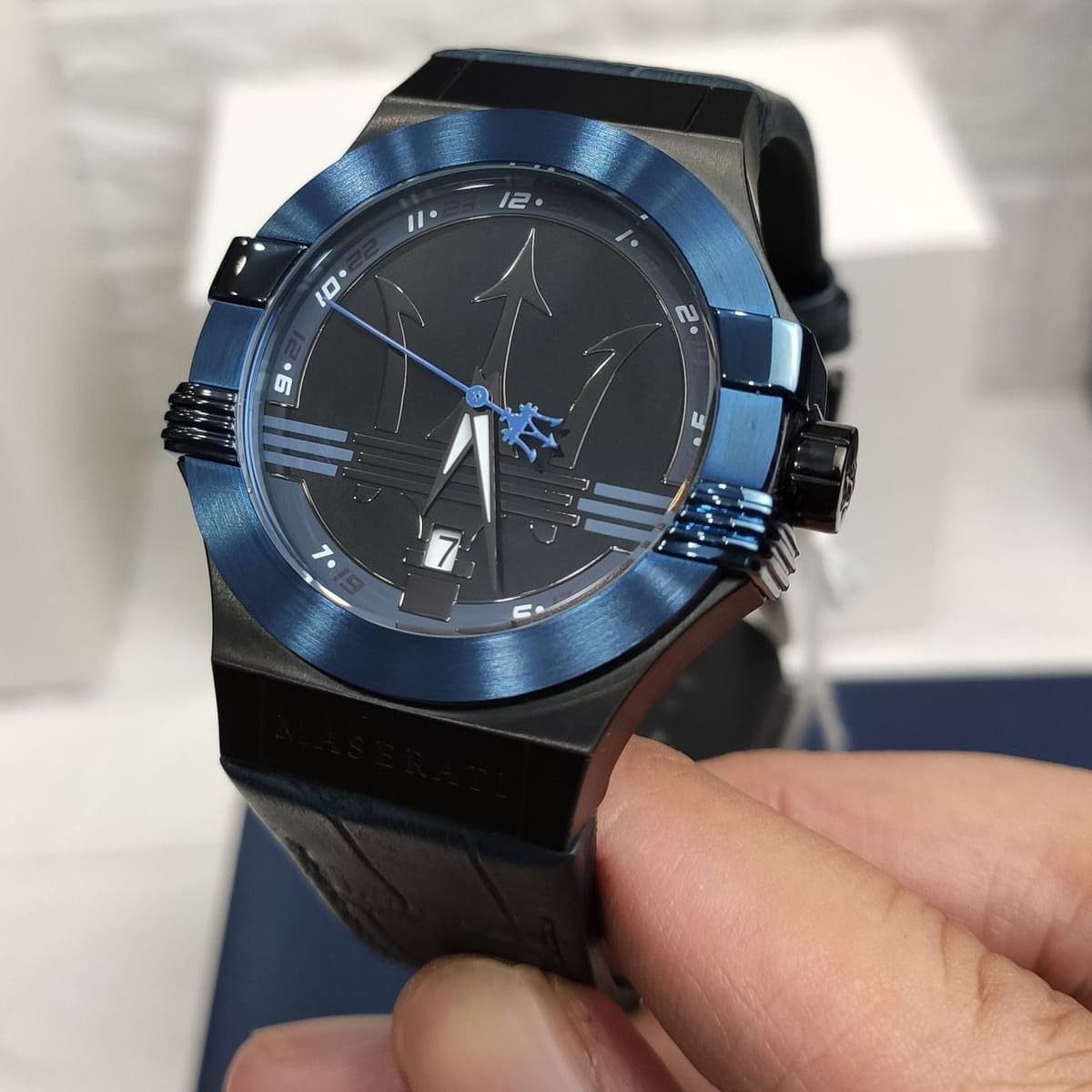 r8851108007-maserati-watch-men-black-dial-leather-blue-strap-quartz-battery-analog-three-hand-potenza_7.jpg