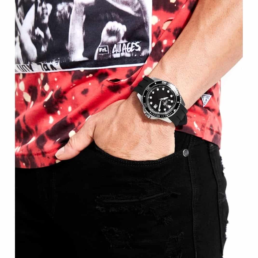w1109g1-guess-watch-men-black-rubber-Crew-hand-5.jpg