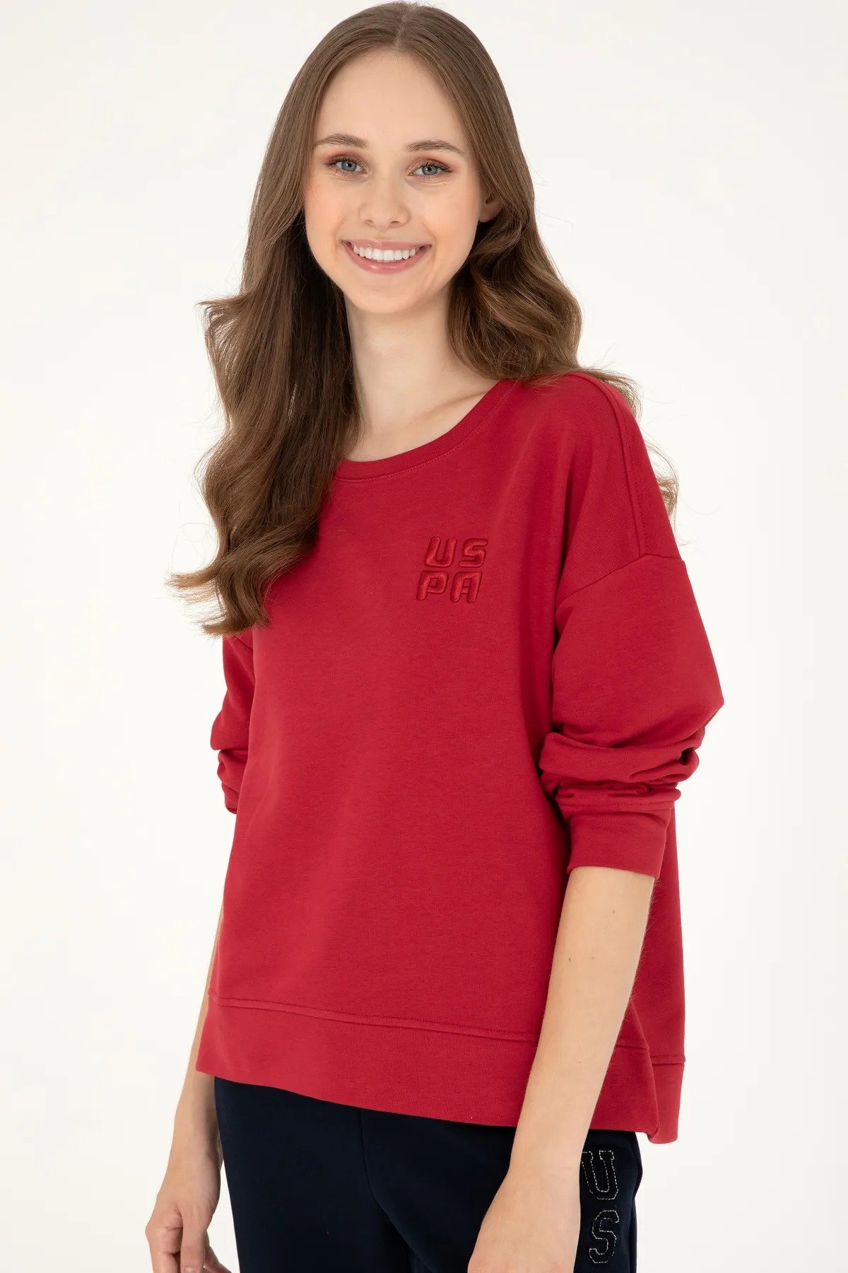 main-2-U.S. Polo Assn. سويت شيرت نسائي ذو رقبة دائرية باللون الأحمر 50296919 -vr030