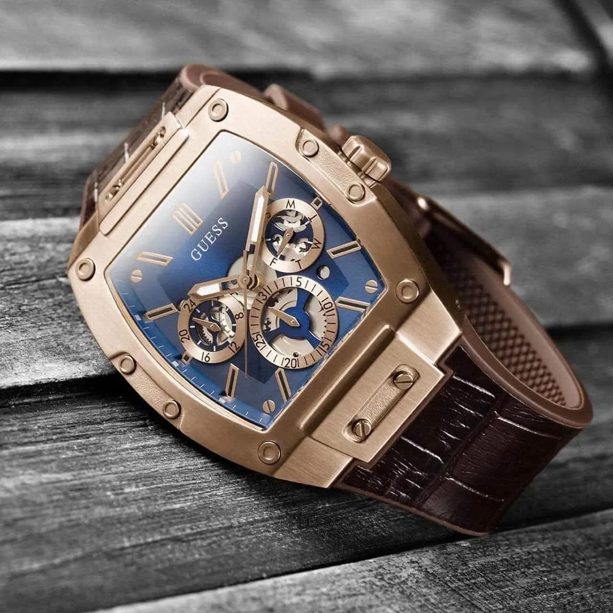 gw0202g2-guess-watch-men-square-blue-dial-rubber-brown-strap-quartz-battery-analog-phoenix_10.webp