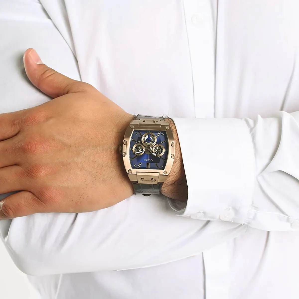 gw0202g2-guess-watch-men-square-blue-dial-rubber-brown-strap-quartz-battery-analog-phoenix_14.webp