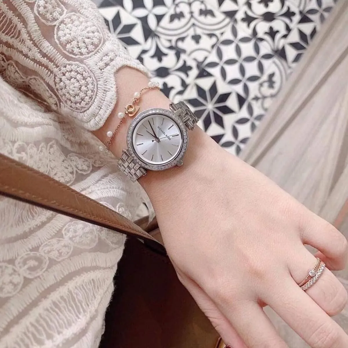 mk3294-michael-kors-watch-women-crystals-silver-dial-metal-stainless-steel-strap-quartz-battery-analog-three-hand-darci-petite_11.webp