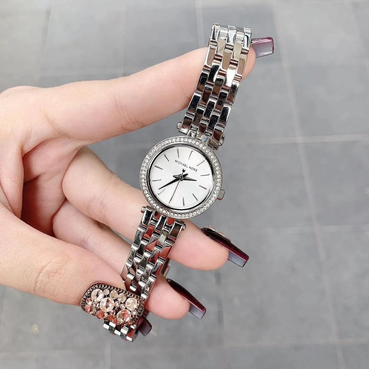 mk3294-michael-kors-watch-women-crystals-silver-dial-metal-stainless-steel-strap-quartz-battery-analog-three-hand-darci-petite_14.webp