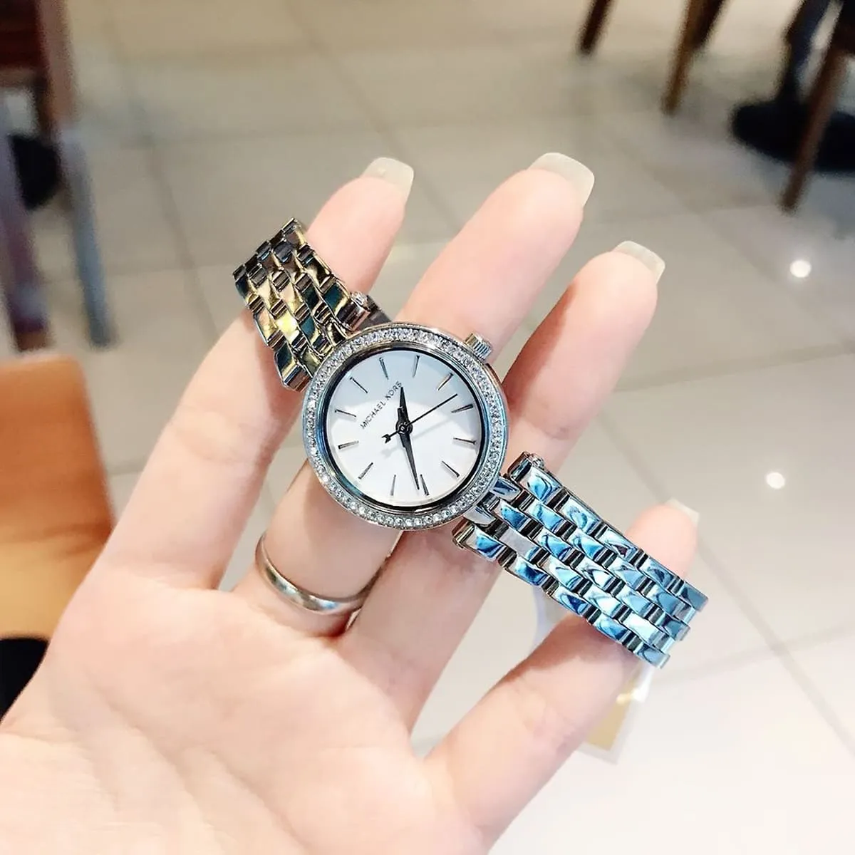 mk3294-michael-kors-watch-women-crystals-silver-dial-metal-stainless-steel-strap-quartz-battery-analog-three-hand-darci-petite_15.webp