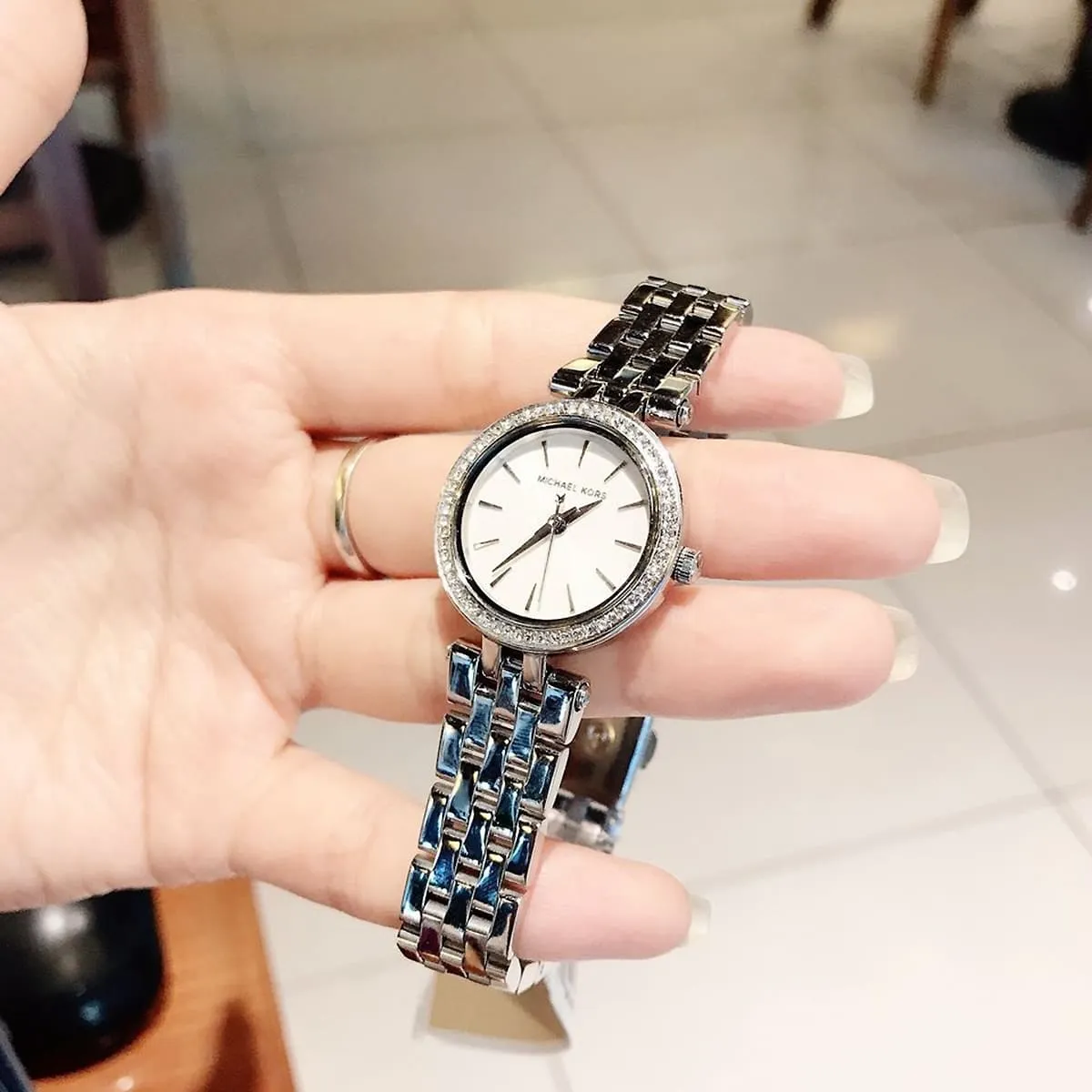mk3294-michael-kors-watch-women-crystals-silver-dial-metal-stainless-steel-strap-quartz-battery-analog-three-hand-darci-petite_16.webp