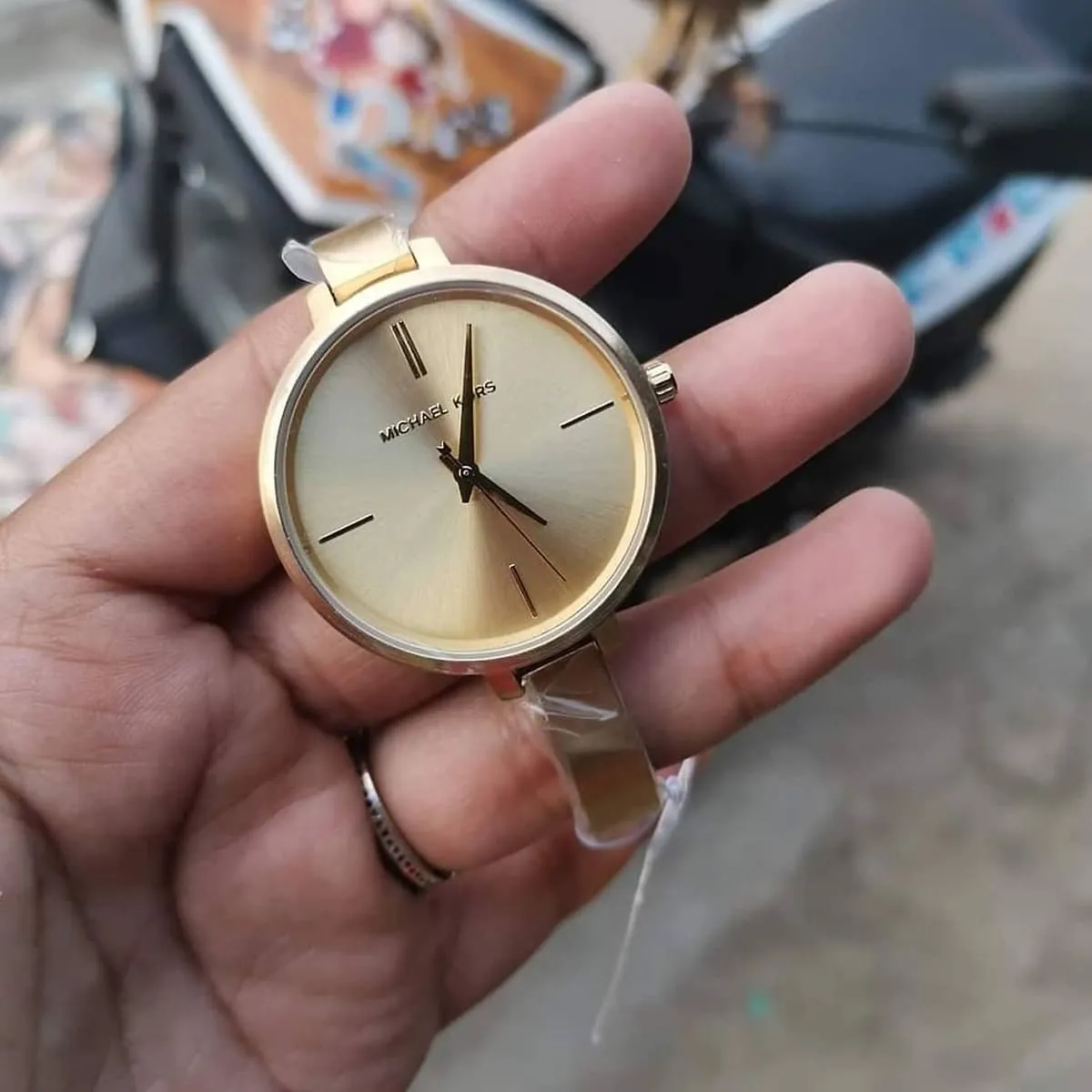 mk3546-michael-kors-watch-women-gold-dial-metal-stainless-steel-golden-strap-quartz-battery-analog-three-hand-jaryn-mini_6.webp
