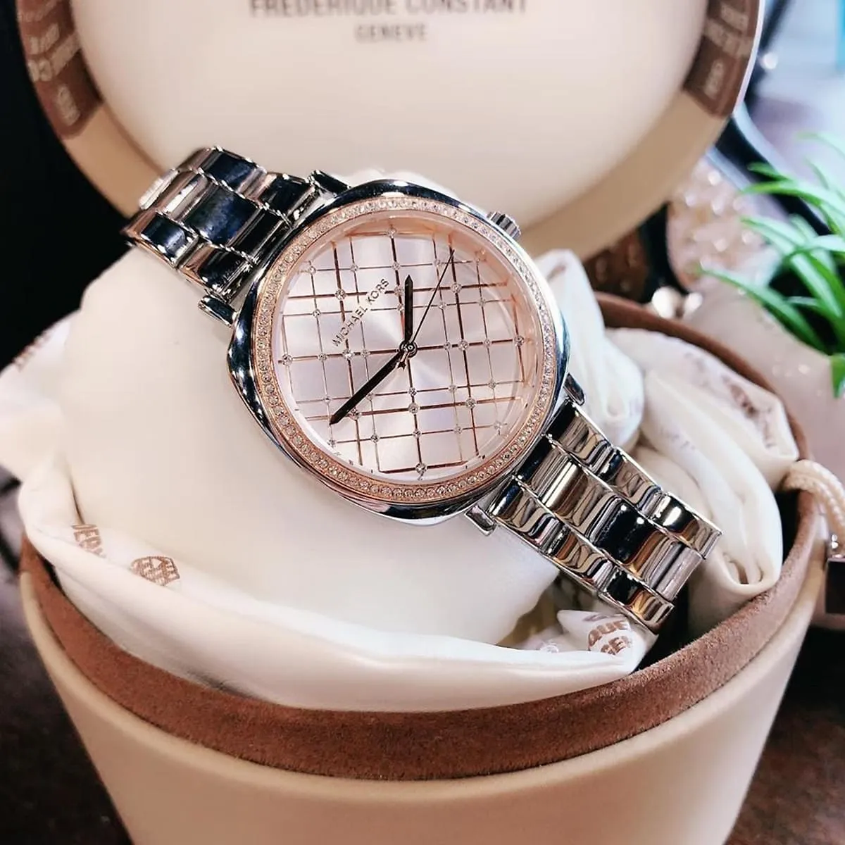 mk3988-michael-kors-watch-women-crystals-silver-dial-metal-stainless-steel-strap-quartz-battery-analog-three-hand-nia_12.webp