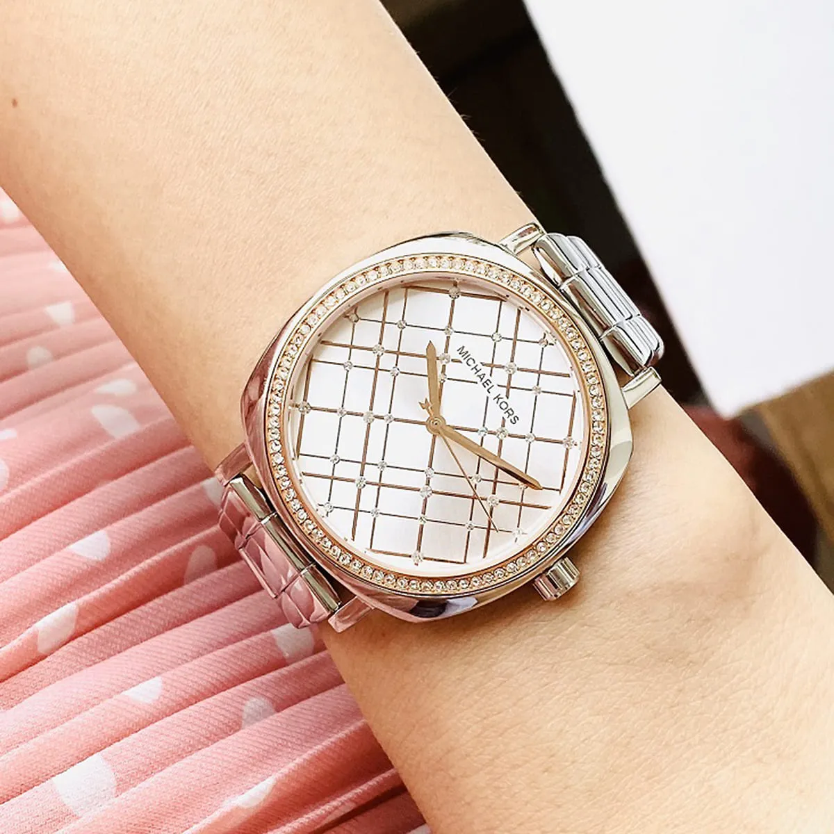 mk3988-michael-kors-watch-women-crystals-silver-dial-metal-stainless-steel-strap-quartz-battery-analog-three-hand-nia_13.webp