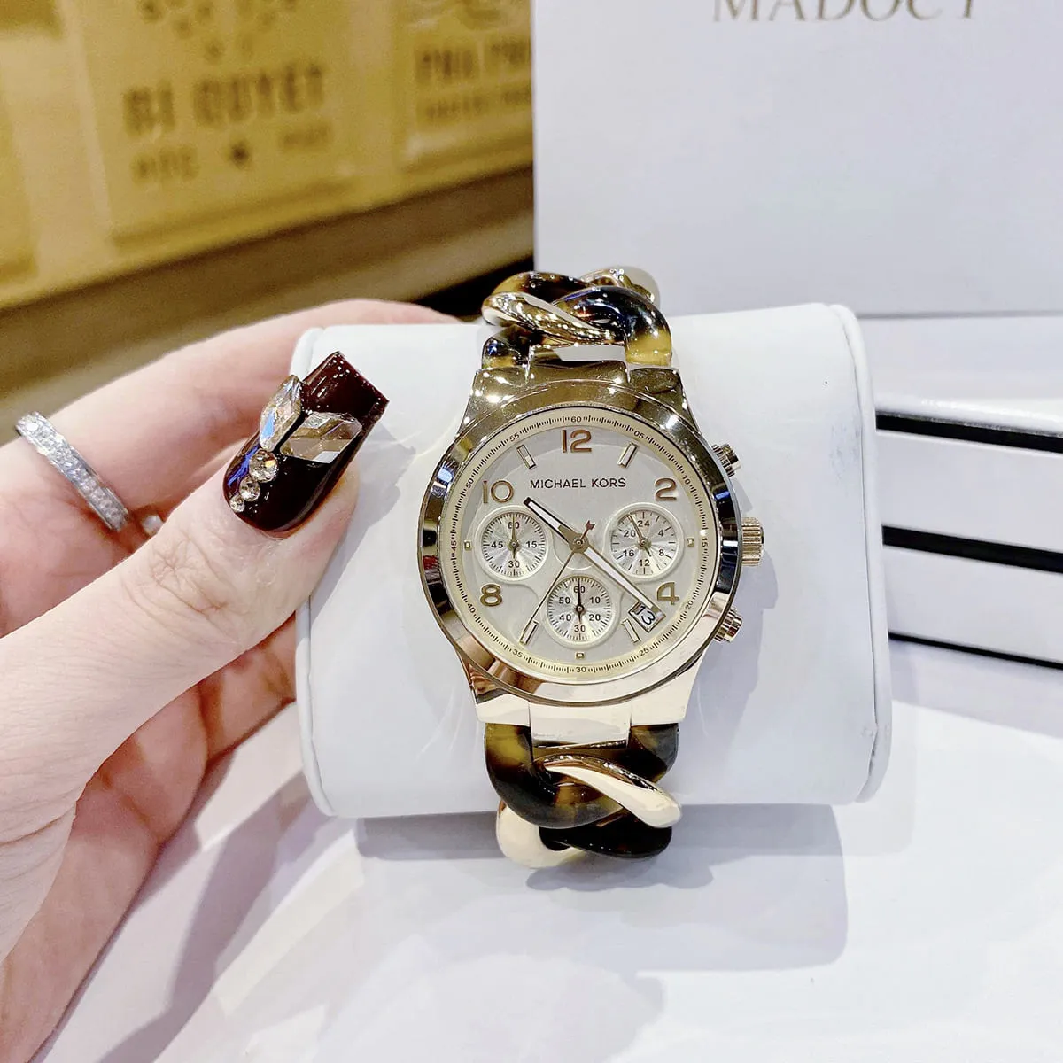 mk4222-michael-kors-watch-women-tortoise-gold-dial-multi-golden-brown-strap-quartz-battery-analog-chronograph-runway-twist_12.webp