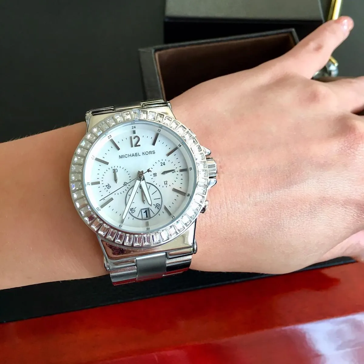 mk5411-michael-kors-watch-women-silver-dial-metal-stainless-steel-strap-quartz-battery-analog-chronograph-dylan-bel-aire_8.webp