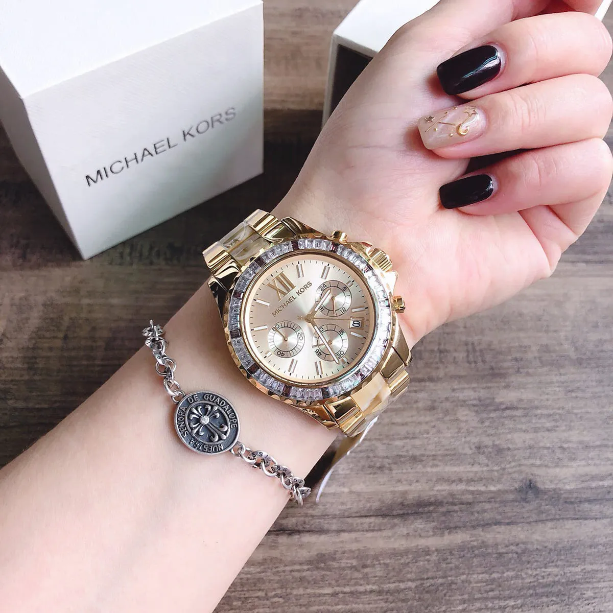 mk5874-michael-kors-watch-women-gold-dial-multi-golden-strap-quartz-battery-analog-chronograph-everest_7.webp