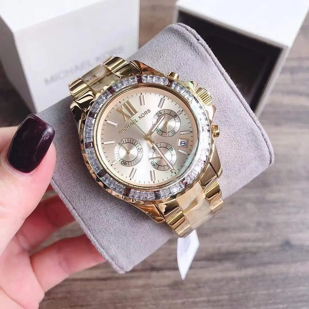 mk5874-michael-kors-watch-women-gold-dial-multi-golden-strap-quartz-battery-analog-chronograph-everest_8.webp