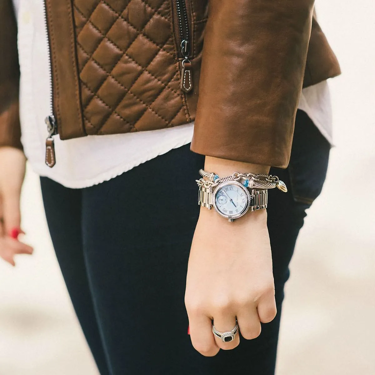 mk5988-michael-kors-watch-women-blue-dial-metal-stainless-steel-silver-strap-quartz-battery-analog-three-hand-skylar_6.webp