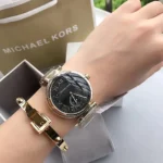 mk5989-michael-kors-watch-women-black-dial-metal-stainless-steel-gold-strap-quartz-battery-analog-three-hand-skylar.webp