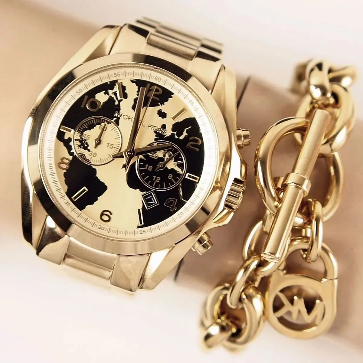 mk6272-michael-kors-watch-unisex-black-gold-dial-metal-stainless-steel-golden-strap-quartz-battery-analog-chronograph-bradshaw_4.webp