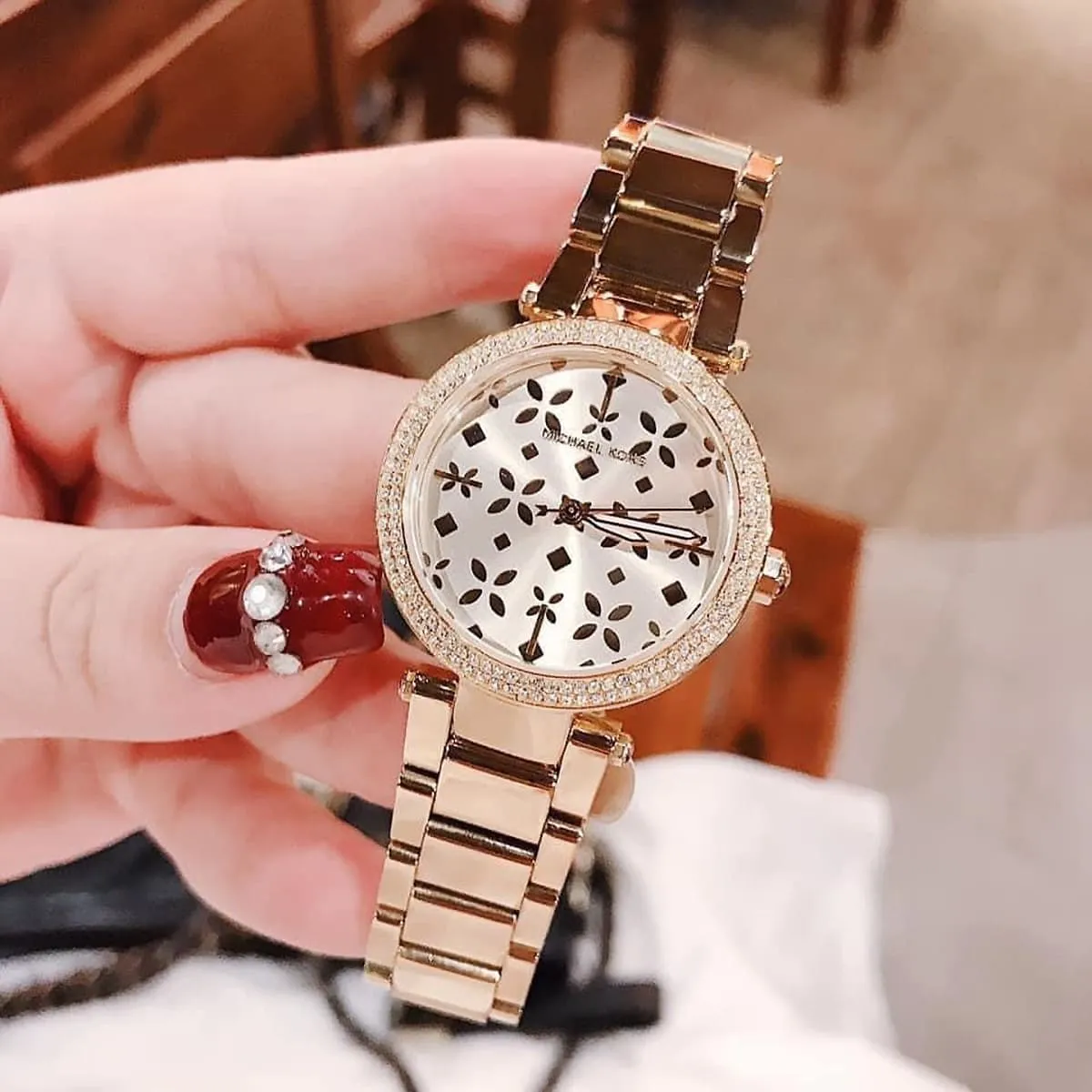 mk6469-michael-kors-watch-women-gold-dial-metal-stainless-steel-golden-strap-quartz-battery-analog-three-hand-parker_10.webp