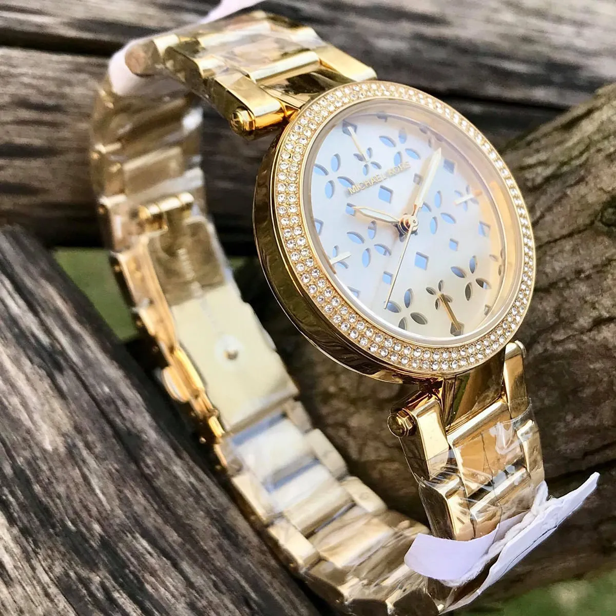 mk6469-michael-kors-watch-women-gold-dial-metal-stainless-steel-golden-strap-quartz-battery-analog-three-hand-parker_11.webp