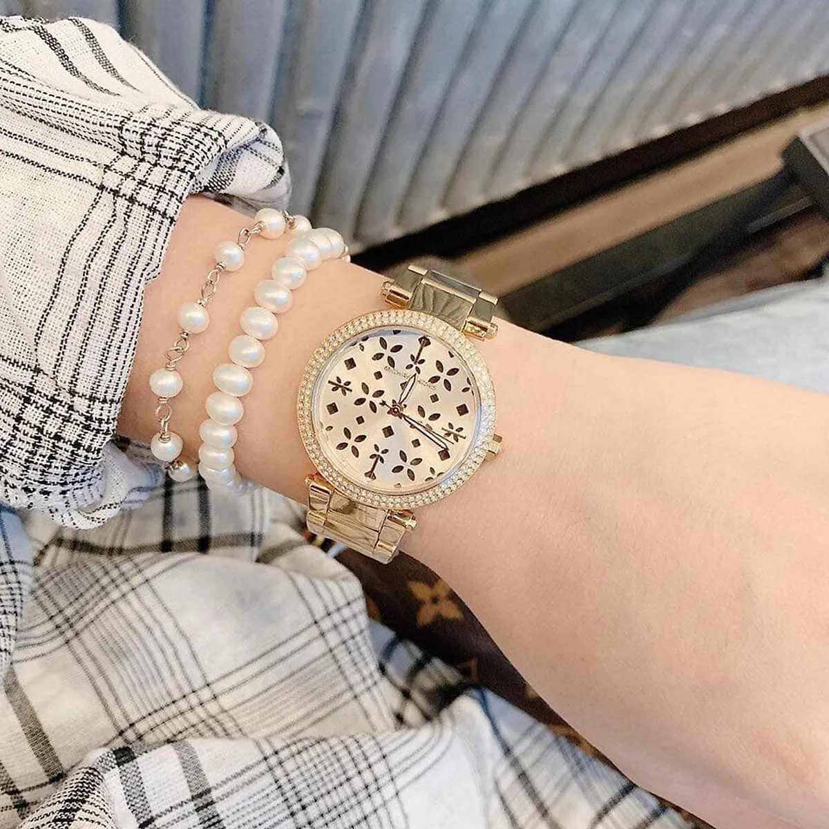 mk6469-michael-kors-watch-women-gold-dial-metal-stainless-steel-golden-strap-quartz-battery-analog-three-hand-parker_7.webp