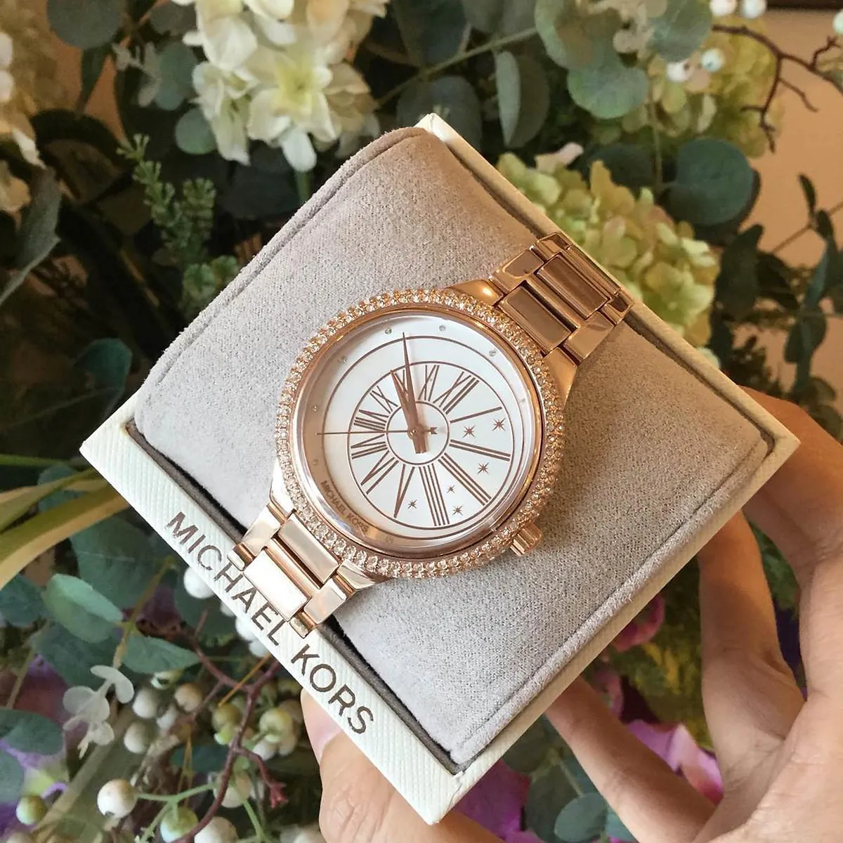 mk6551-michael-kors-watch-women-crystals-mother-of-pearl-white-dial-metal-stainless-steel-gold-strap-quartz-battery-analog-three-hand-taryn_13.webp