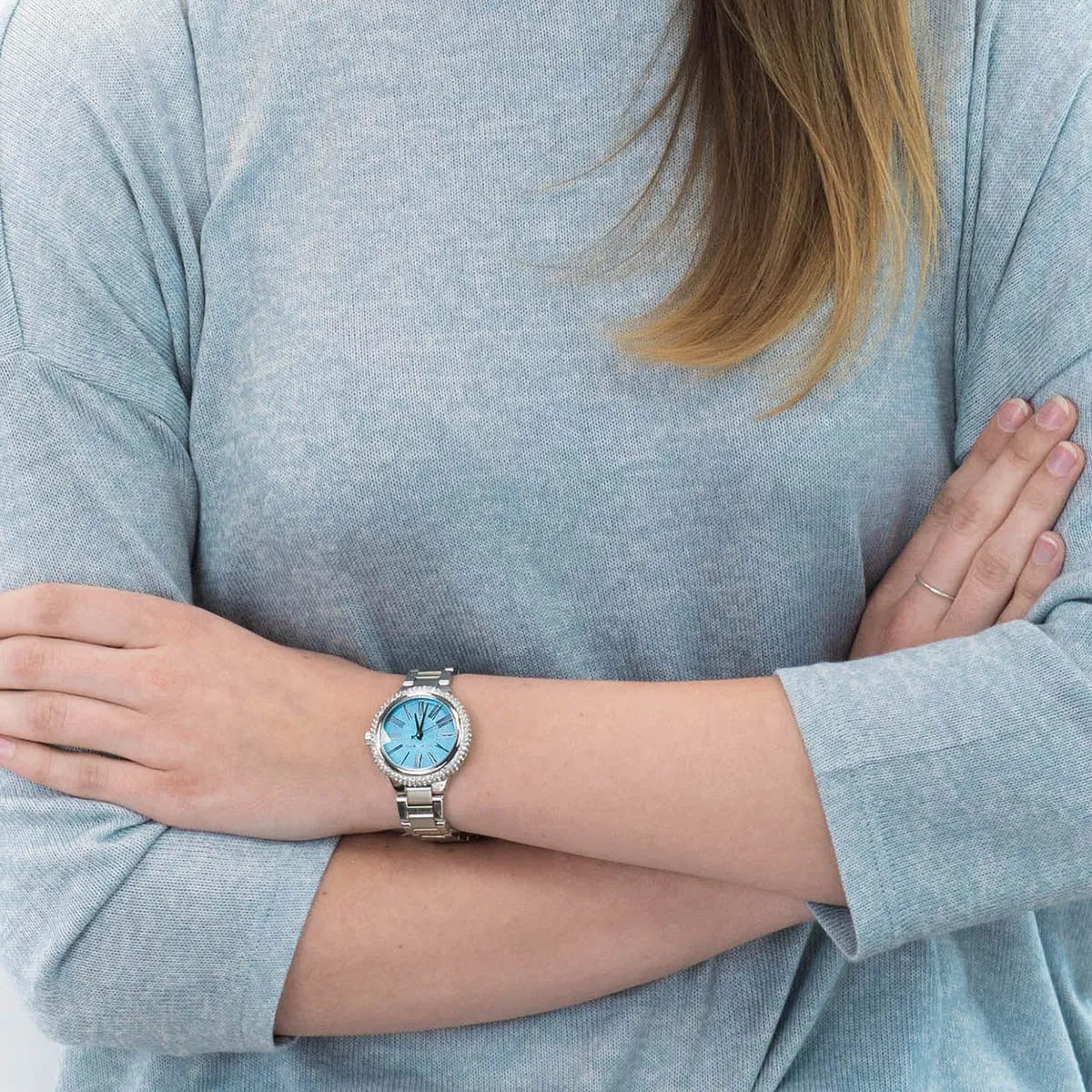 mk6563-michael-kors-watch-women-blue-dial-metal-stainless-steel-silver-strap-quartz-battery-analog-three-hand-taryn_8.webp