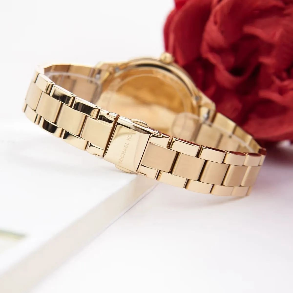 mk6588-michael-kors-watch-women-gold-dial-metal-stainless-steel-golden-strap-quartz-battery-analog-runway_10.webp