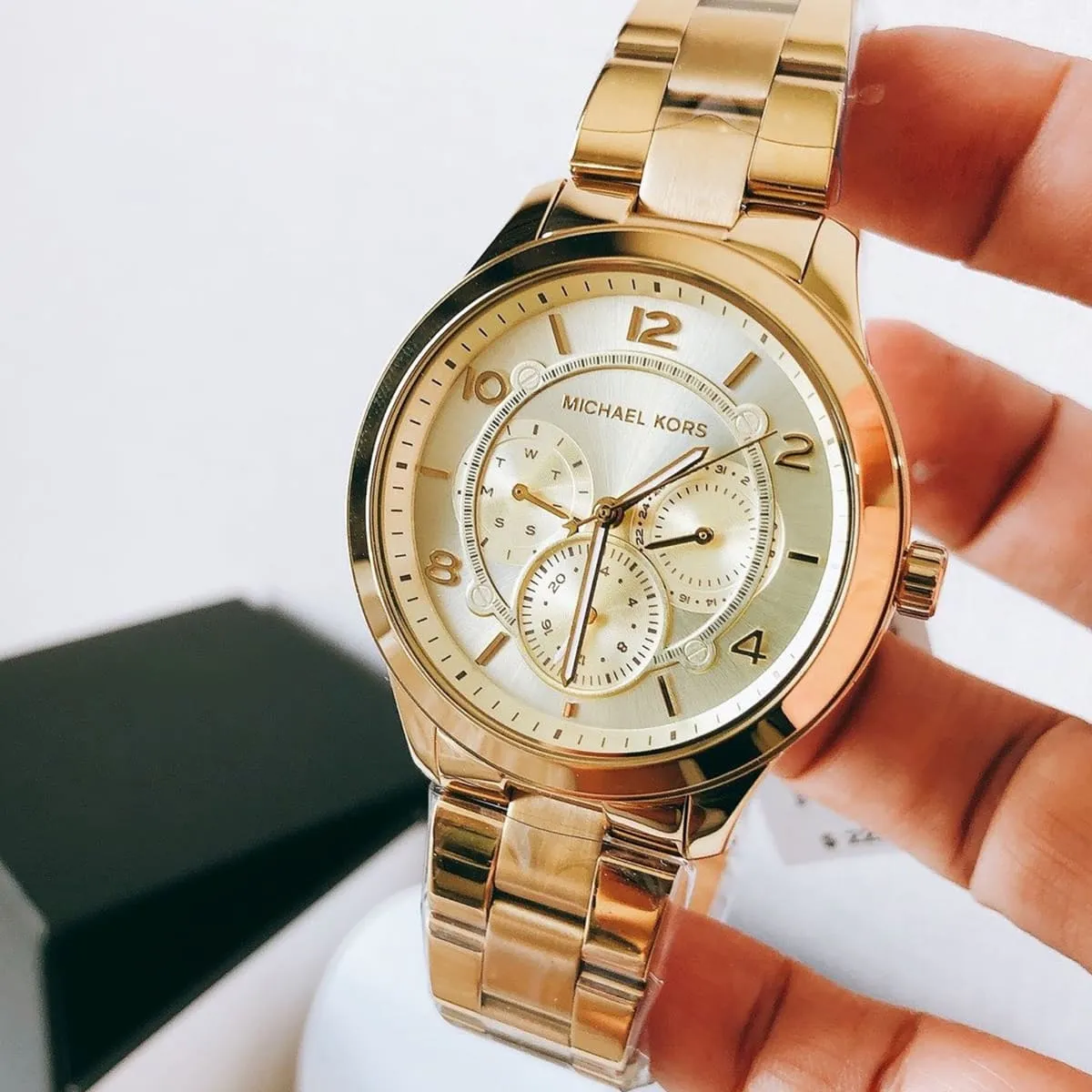 mk6588-michael-kors-watch-women-gold-dial-metal-stainless-steel-golden-strap-quartz-battery-analog-runway_12.webp