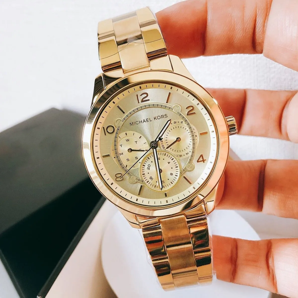 mk6588-michael-kors-watch-women-gold-dial-metal-stainless-steel-golden-strap-quartz-battery-analog-runway_13.webp