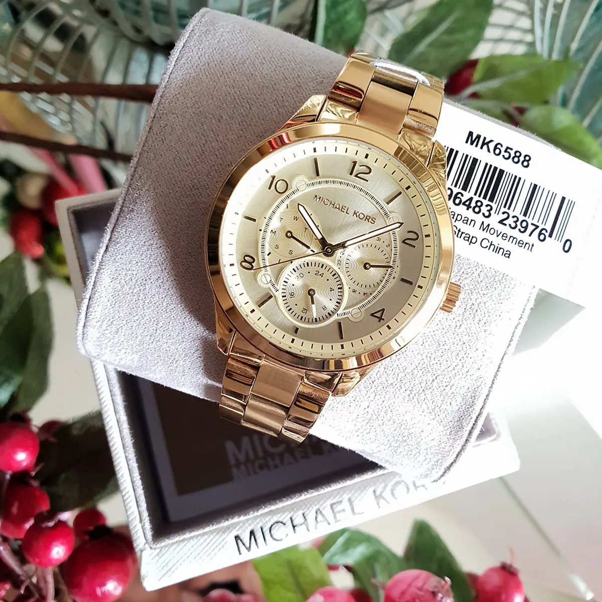 mk6588-michael-kors-watch-women-gold-dial-metal-stainless-steel-golden-strap-quartz-battery-analog-runway_15.webp