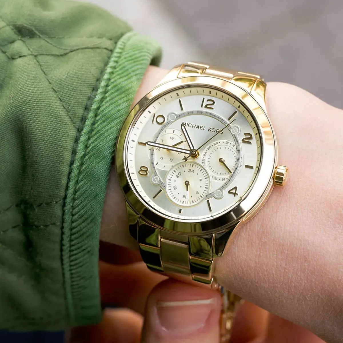 mk6588-michael-kors-watch-women-gold-dial-metal-stainless-steel-golden-strap-quartz-battery-analog-runway_5.webp
