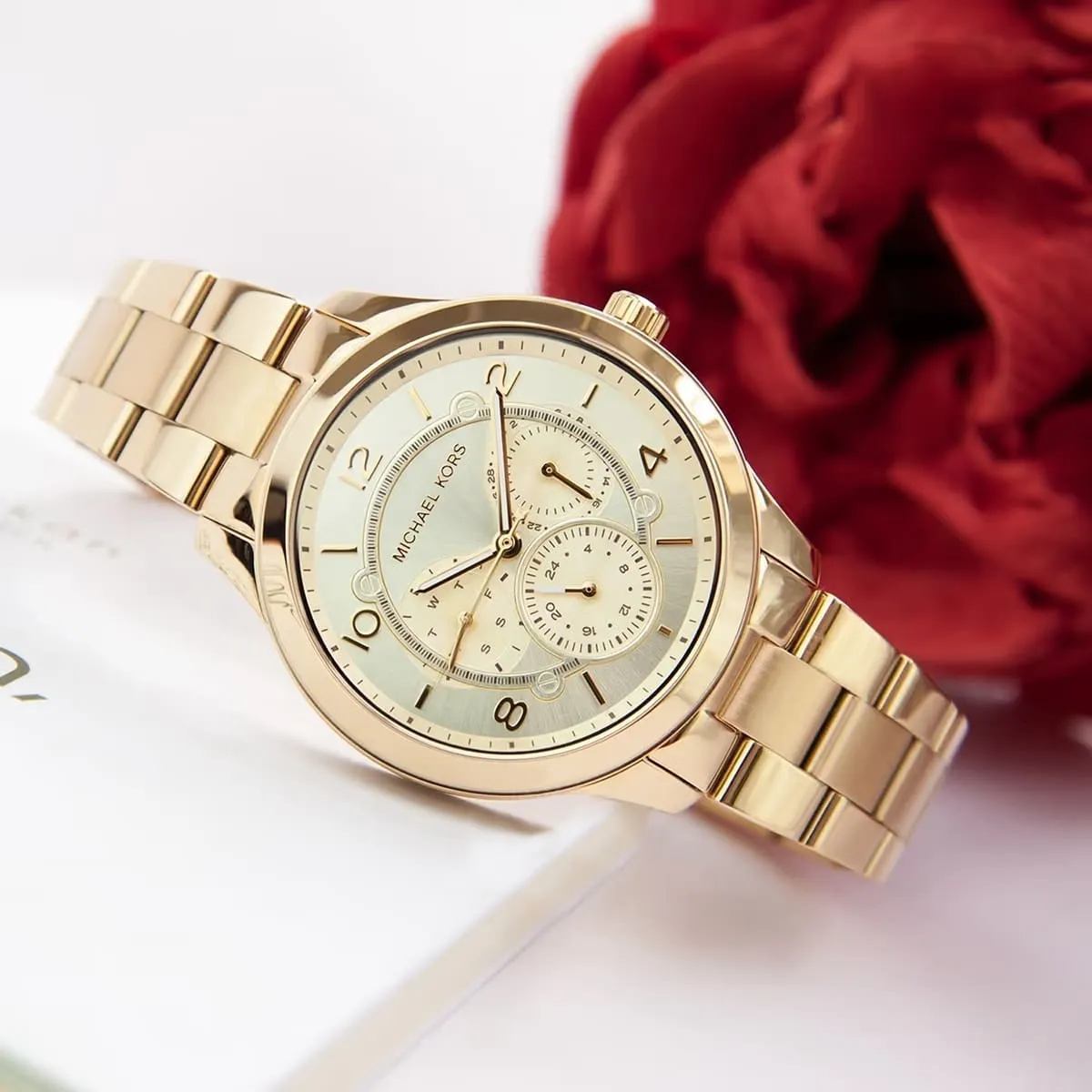 mk6588-michael-kors-watch-women-gold-dial-metal-stainless-steel-golden-strap-quartz-battery-analog-runway_9.webp