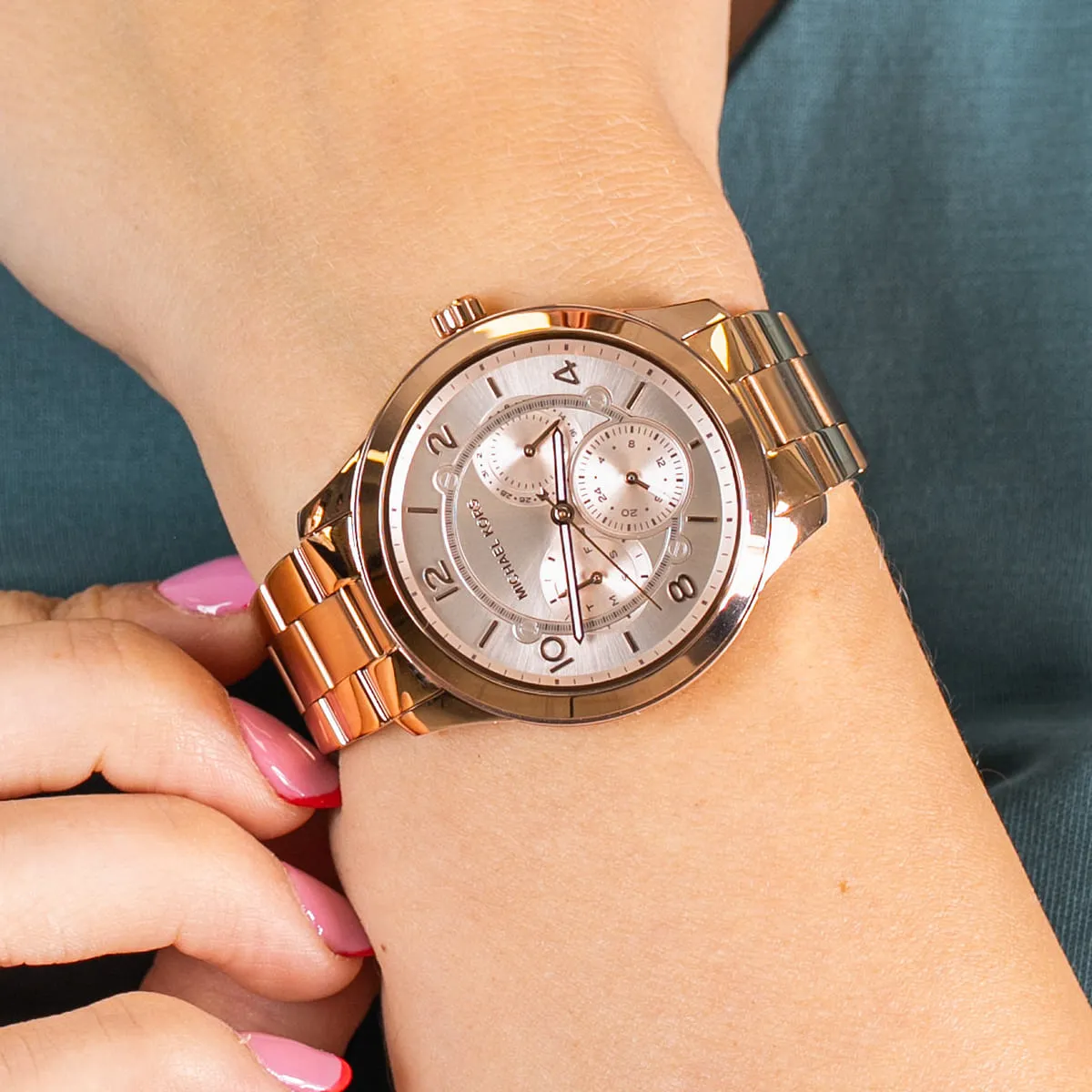 mk6589-michael-kors-watch-women-rose-gold-dial-metal-stainless-steel-strap-quartz-battery-analog-runway_14.webp