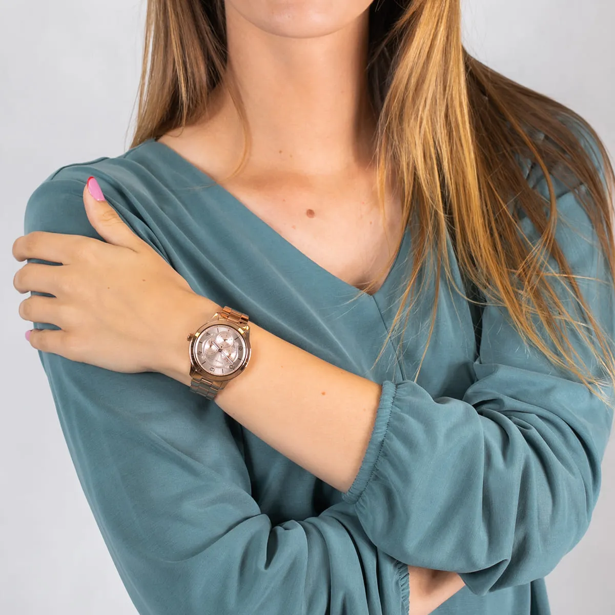 mk6589-michael-kors-watch-women-rose-gold-dial-metal-stainless-steel-strap-quartz-battery-analog-runway_17.webp