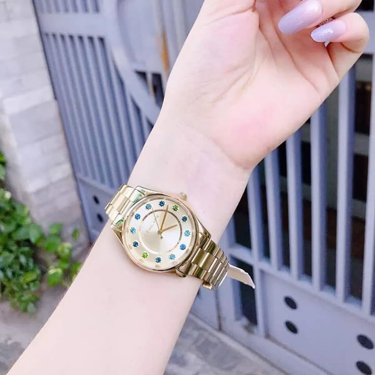 mk6602-michael-kors-watch-women-gold-dial-metal-stainless-steel-golden-strap-quartz-battery-analog-three-hand-colette_5.webp