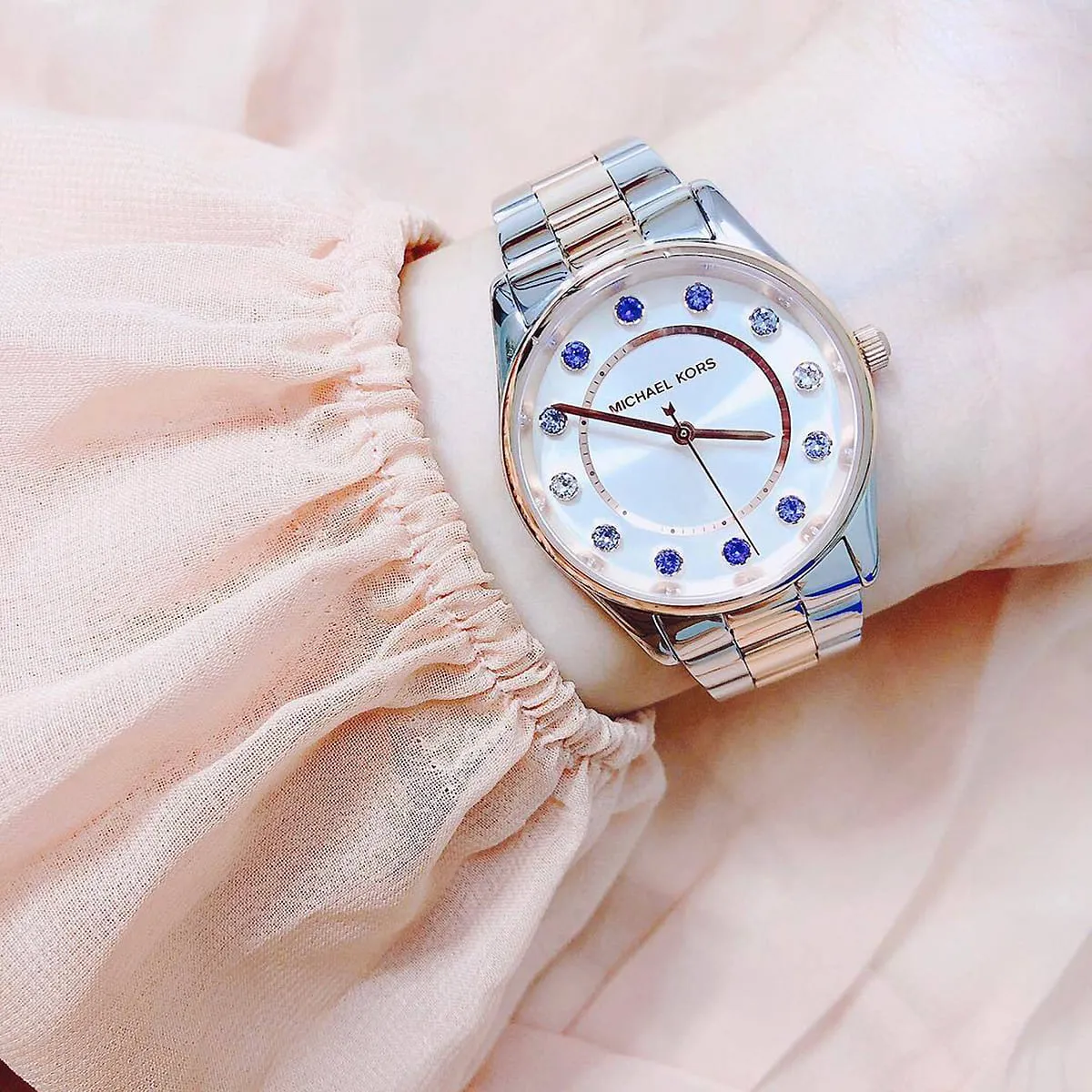 mk6605-michael-kors-watch-women-silver-dial-metal-stainless-steel-rose-gold-two-tone-strap-quartz-battery-analog-three-hand-colette_5.webp