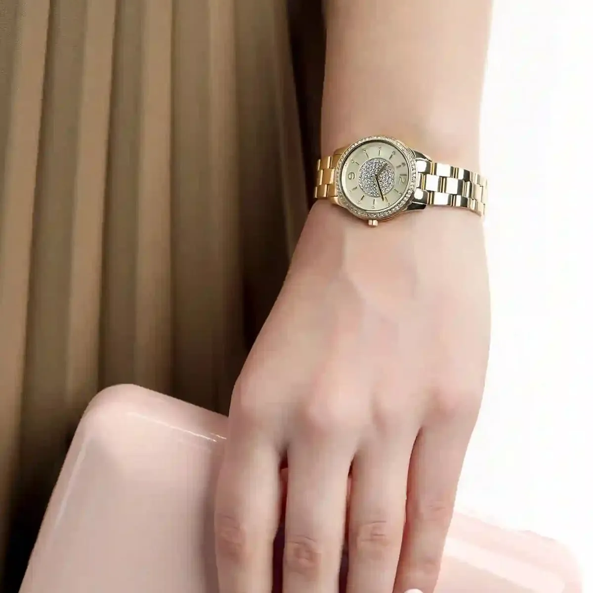 mk6618-michael-kors-watch-women-crystals-gold-dial-metal-stainless-steel-golden-strap-quartz-battery-analog-three-hand-runway_6.webp