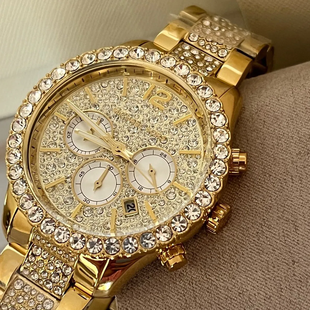 mk6977-michael-kors-watch-women-crystals-gold-dial-metal-stainless-steel-golden-strap-quartz-battery-analog-chronograph-layton_13.webp