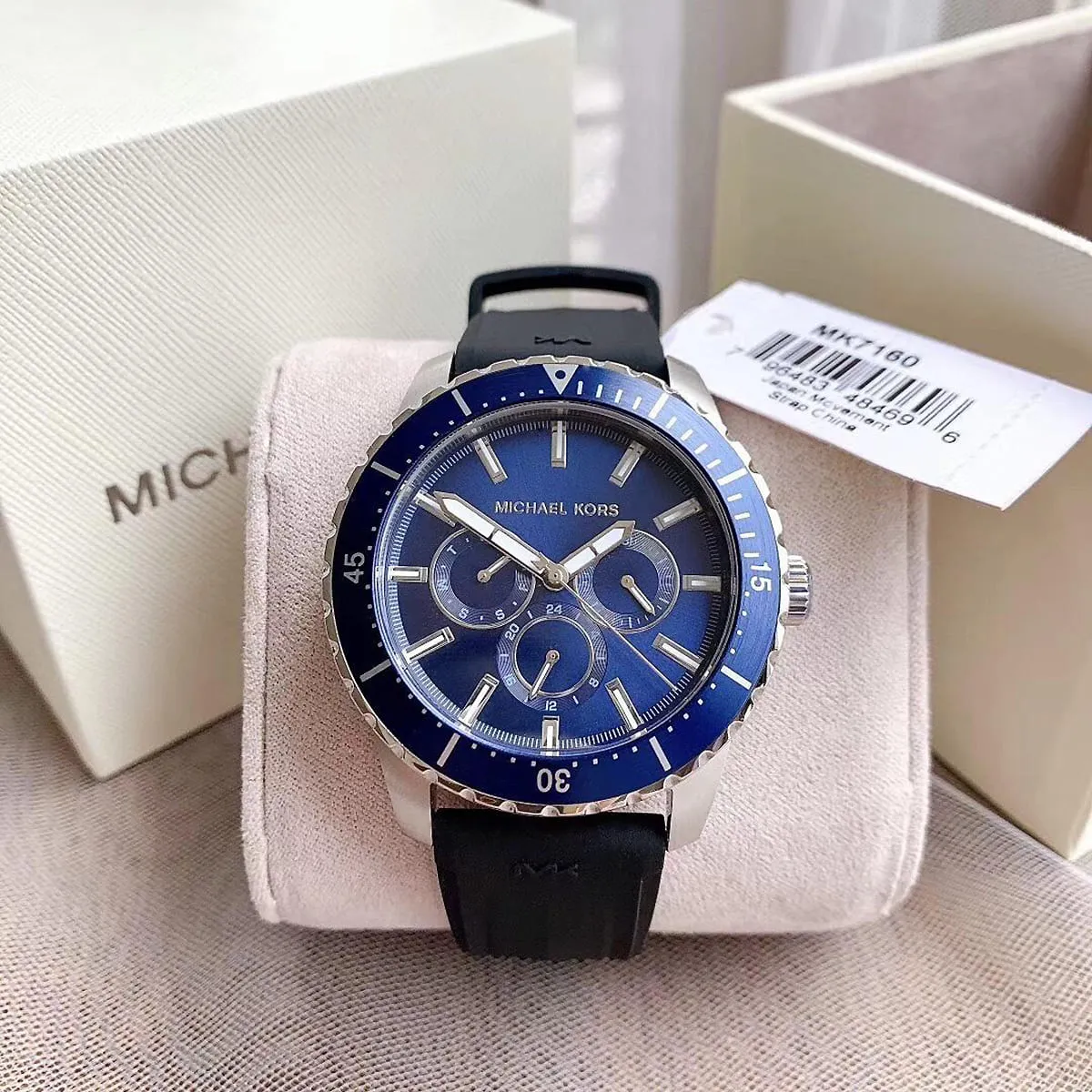 mk7160-michael-kors-watch-men-blue-dial-rubber-black-strap-quartz-battery-analog-cunningham_10.webp