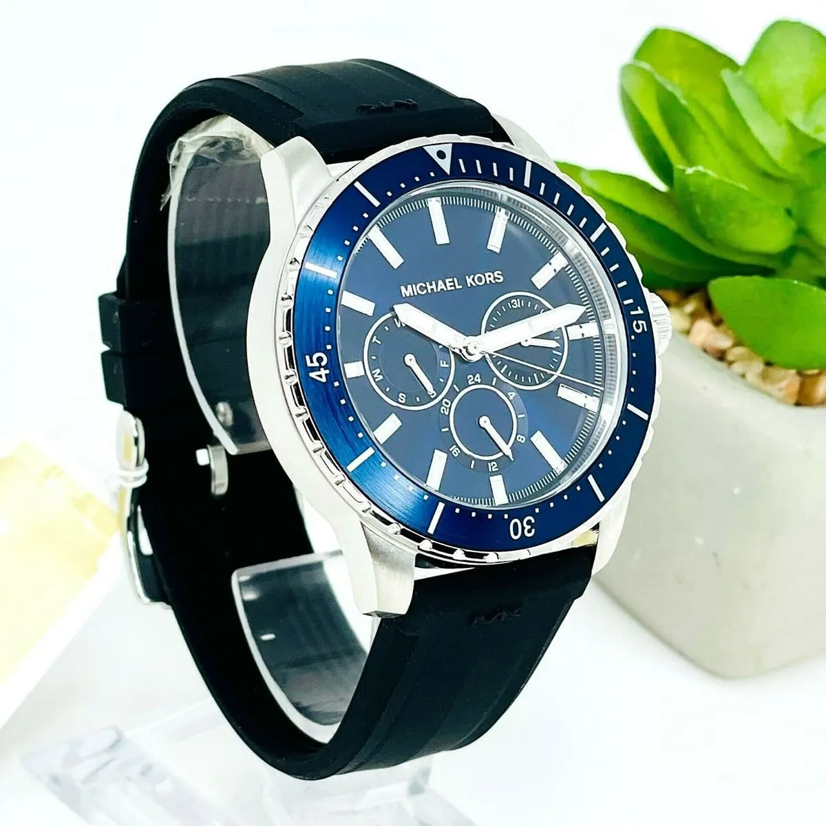 mk7160-michael-kors-watch-men-blue-dial-rubber-black-strap-quartz-battery-analog-cunningham_7.webp