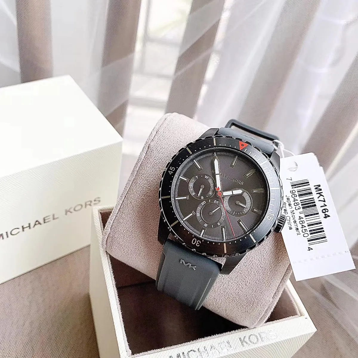 mk7164-michael-kors-watch-men-gray-dial-rubber-grey-strap-quartz-battery-analog-cunningham_9.webp