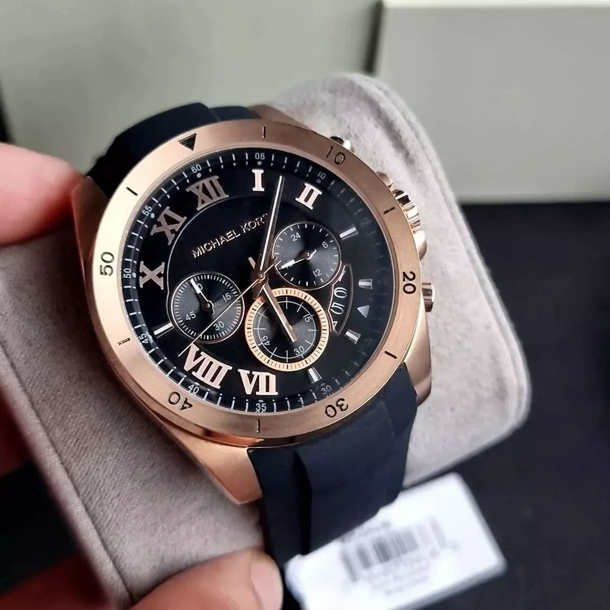 mk8436-michael-kors-watch-men-black-dial-rubber-strap-quartz-battery-analog-chronograph-brecken_7.webp