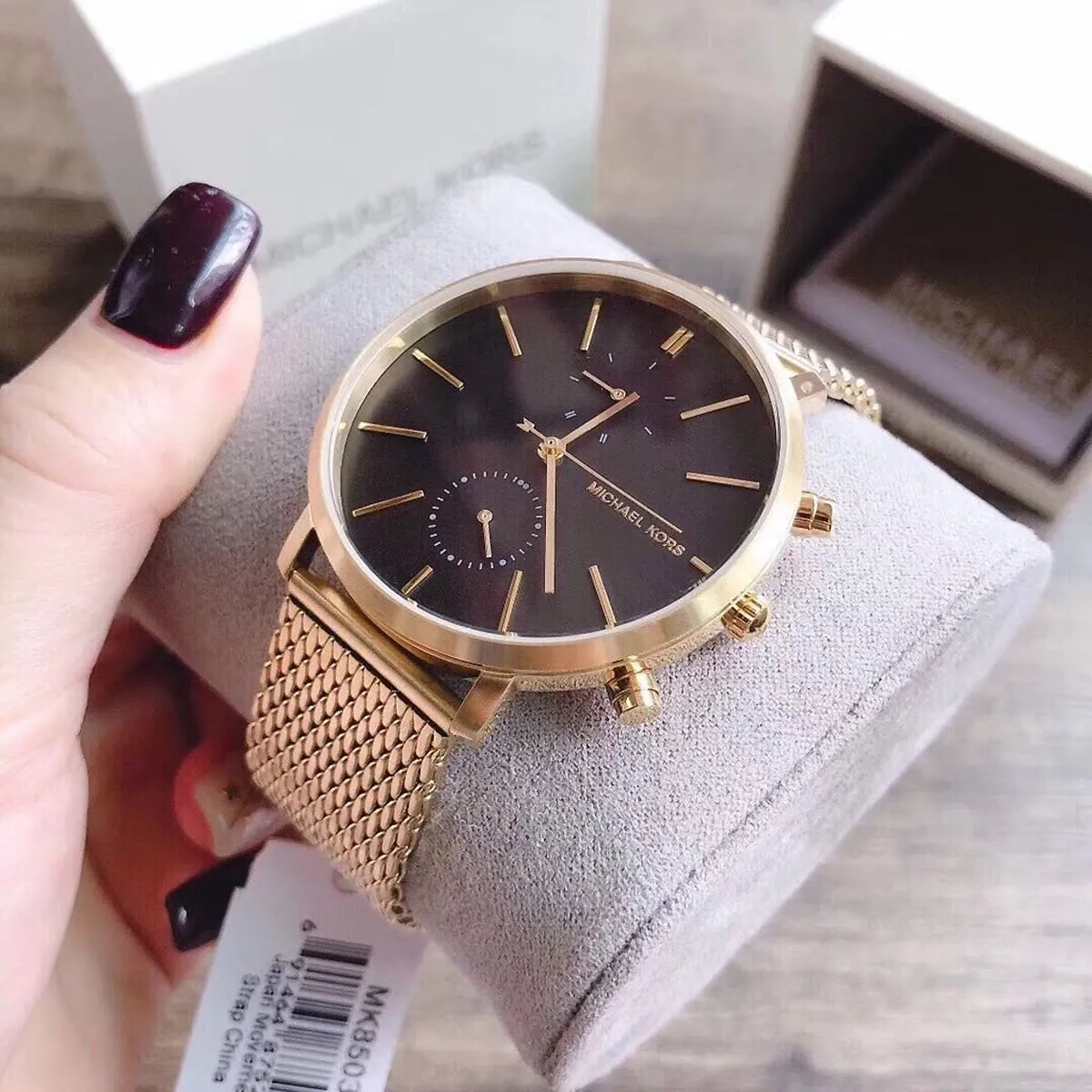 mk8503-michael-kors-watch-men-black-dial-metal-stainless-steel-gold-mesh-strap-quartz-battery-analog-chronograph-jaryn_9.webp