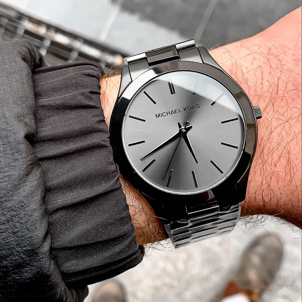 mk8507-michael-kors-watch-men-black-dial-metal-stainless-steel-strap-quartz-battery-analog-three-hand-runway_14.webp
