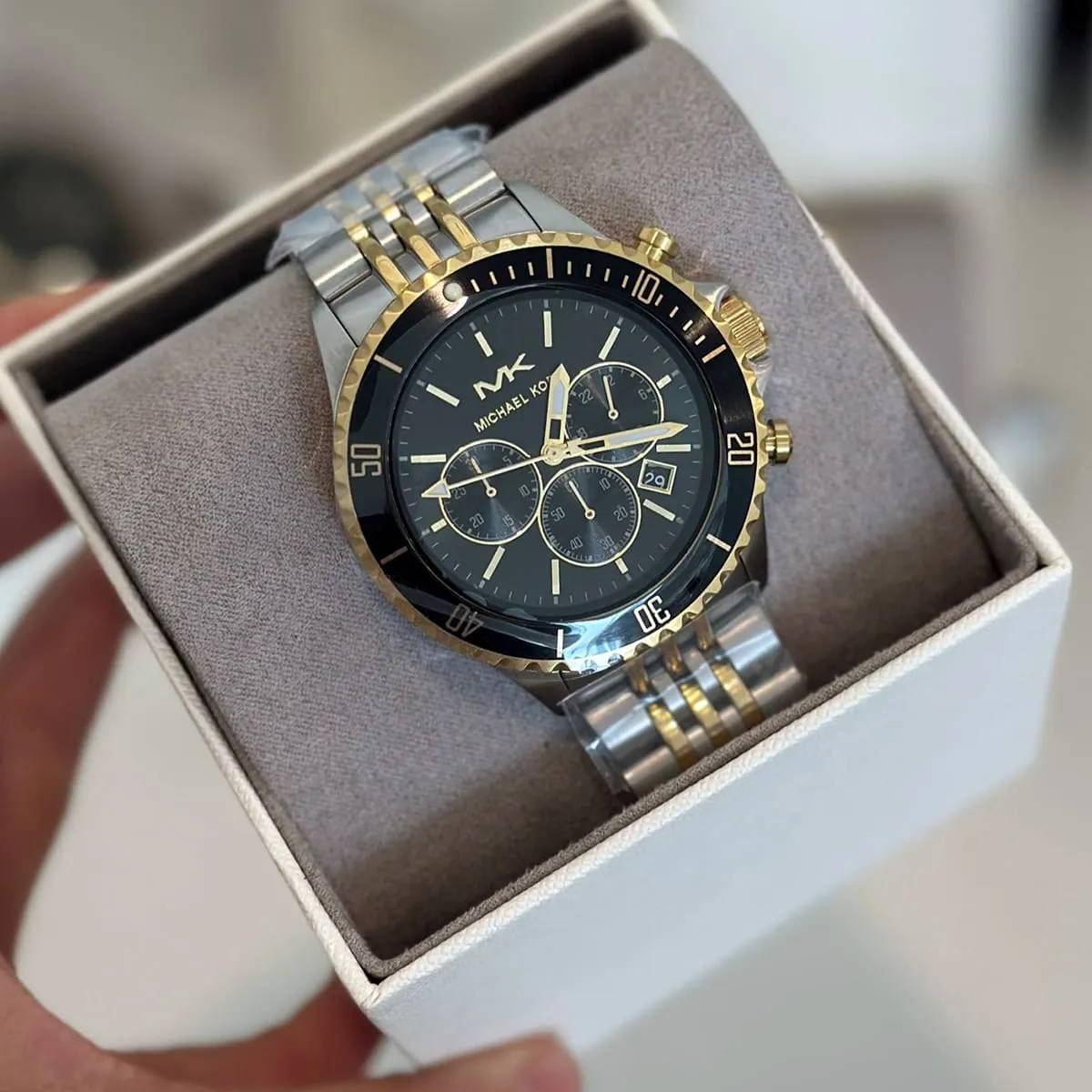 mk8872-michael-kors-watch-men-black-dial-metal-stainless-steel-silver-gold-two-tone-strap-quartz-battery-analog-chronograph-bayville_13.webp