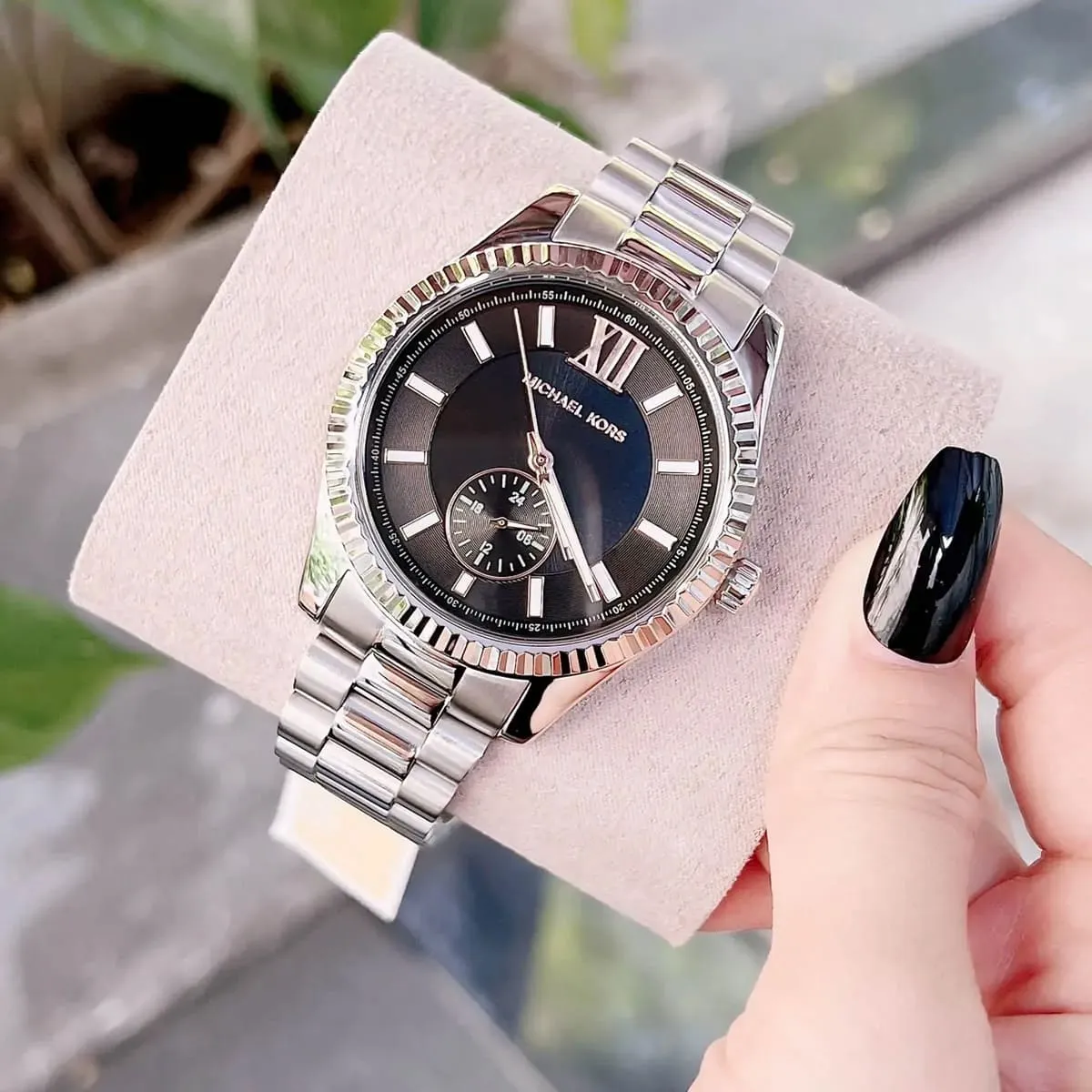 mk8946-michael-kors-watch-men-black-dial-metal-stainless-steel-silver-strap-quartz-battery-analog-three-hand-lexington_9.webp